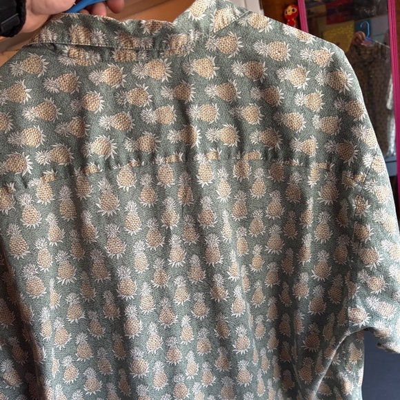 Tori Richard Hawaiian Pineapple Button-Up - Picture 2 of 3